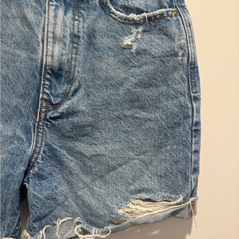 Zara High-Waist Distressed Denim Shorts 2 - Picture 3 of 4